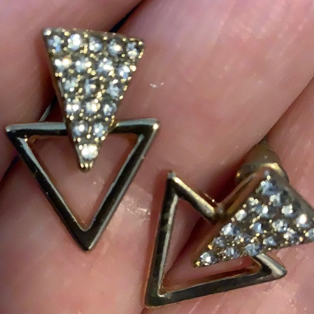 Cute Pixie Earrings - Picture 4 of 6